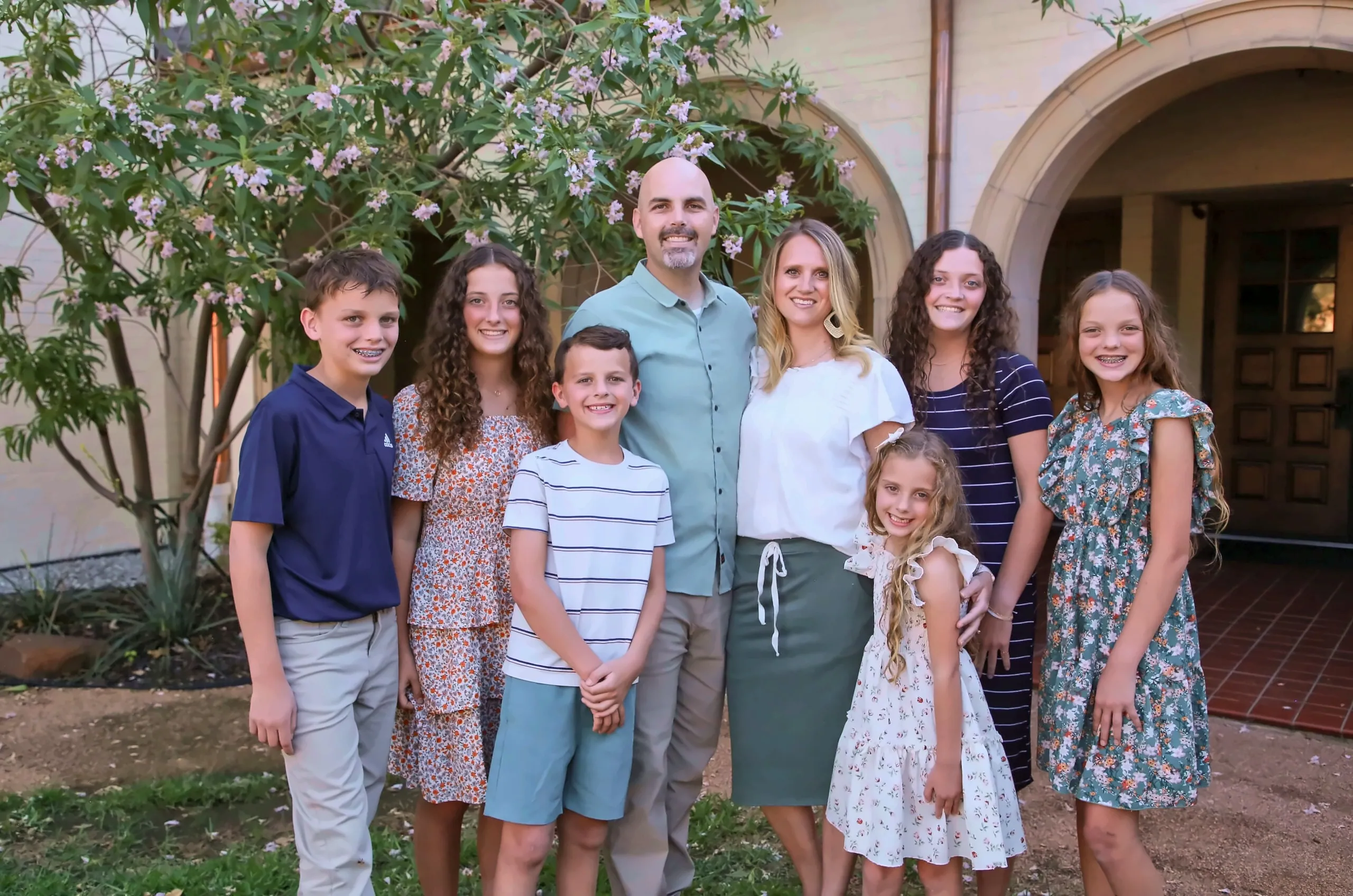 El Dr. Geoff Barnum con su esposa, Becky, y sus hijos