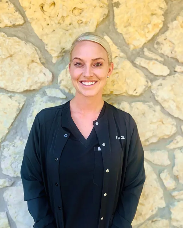 Regan Murphy, higienista dental registrada